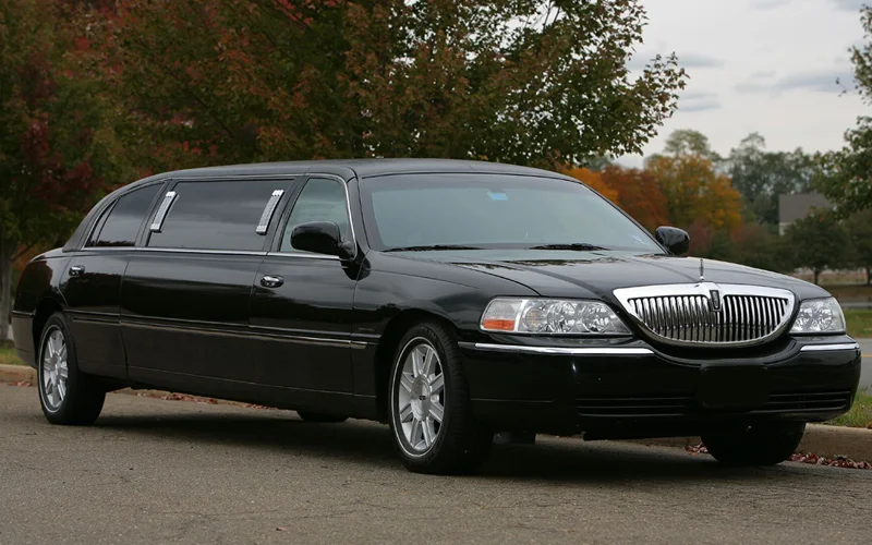 ليموزين فورد لينكلن اسود