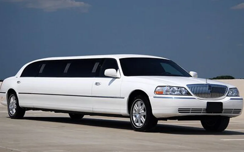 ليموزين فورد لينكلن ابيض